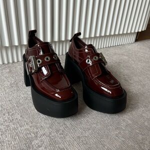 Larroudé - Stewart Platform Oxford In Carmin Patent Leather, Size 7